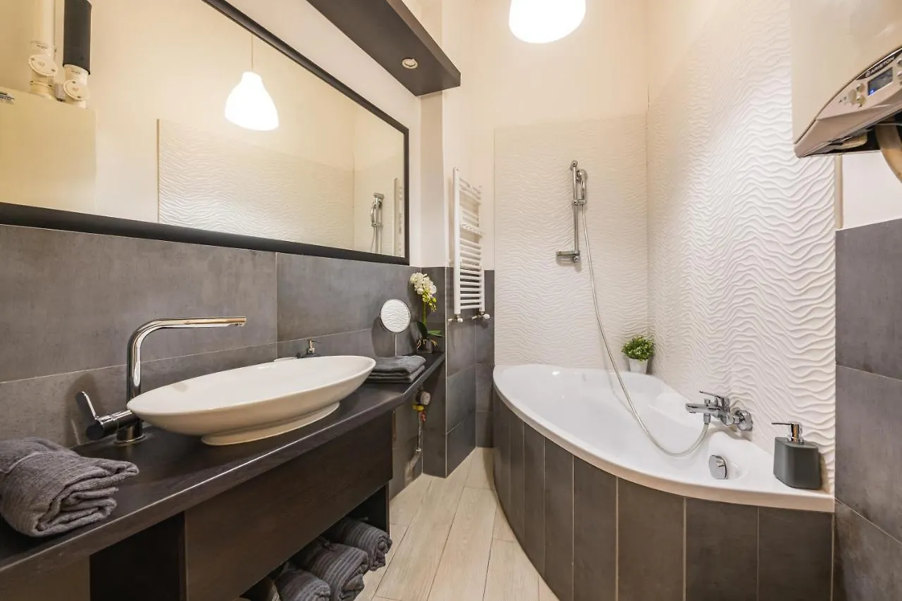 Apartment Deluxe Bella Home Next To The New York Cafe Budapest Hungary